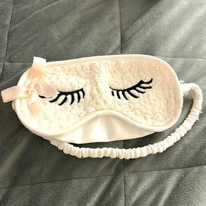 $5 or FREE GIFT W/BUNDLE eyelash sleep mask